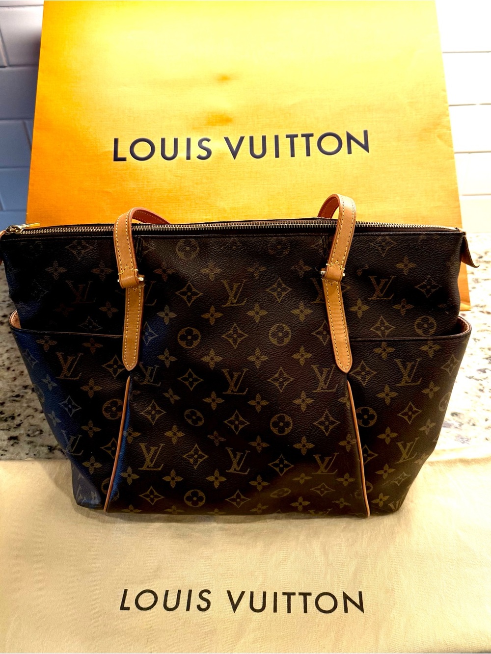 Louis Vuitton Totally MM Monogram Canvas Tote